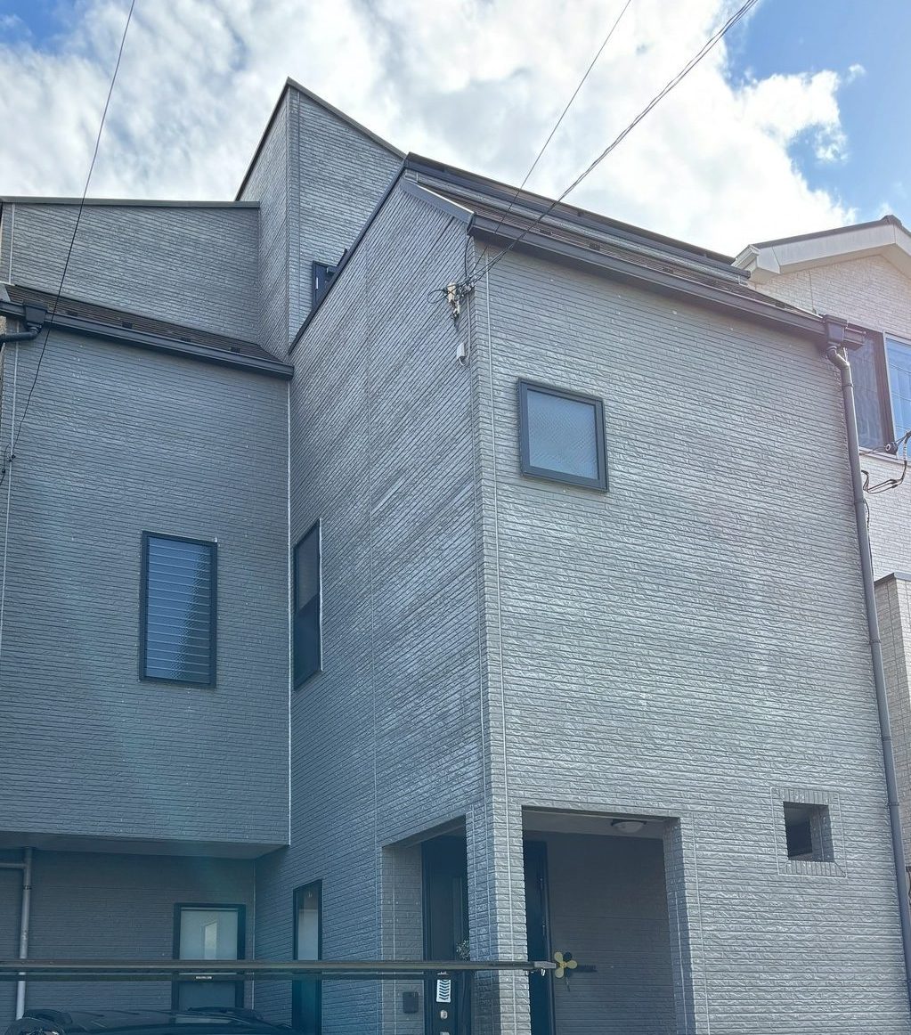 東京都足立区(外壁塗装/屋根塗装/ダークグレー)Before画像