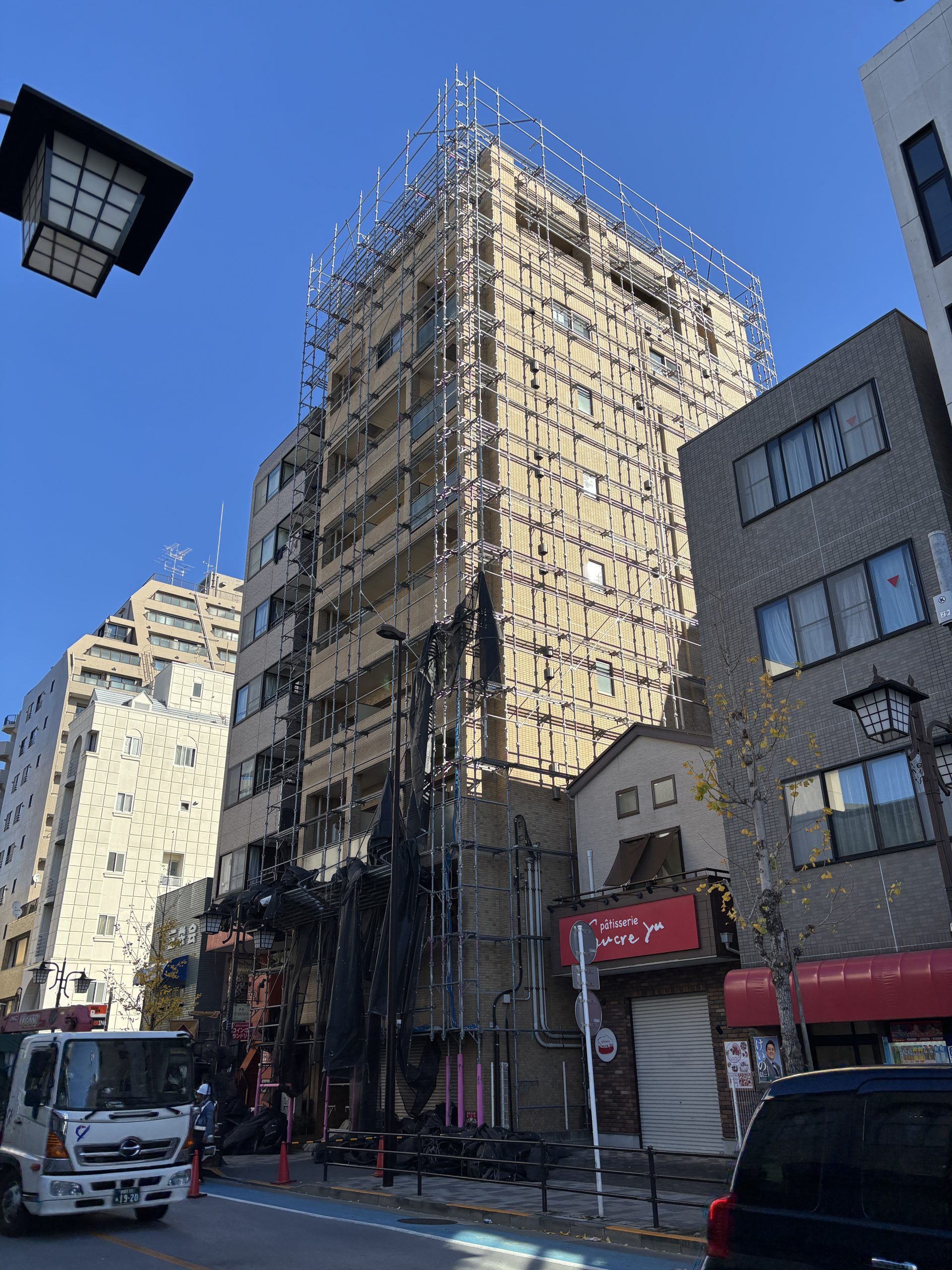 東京都荒川区マンション（大規模修繕工事/外壁塗装/防水工事/ブラウン）Before画像