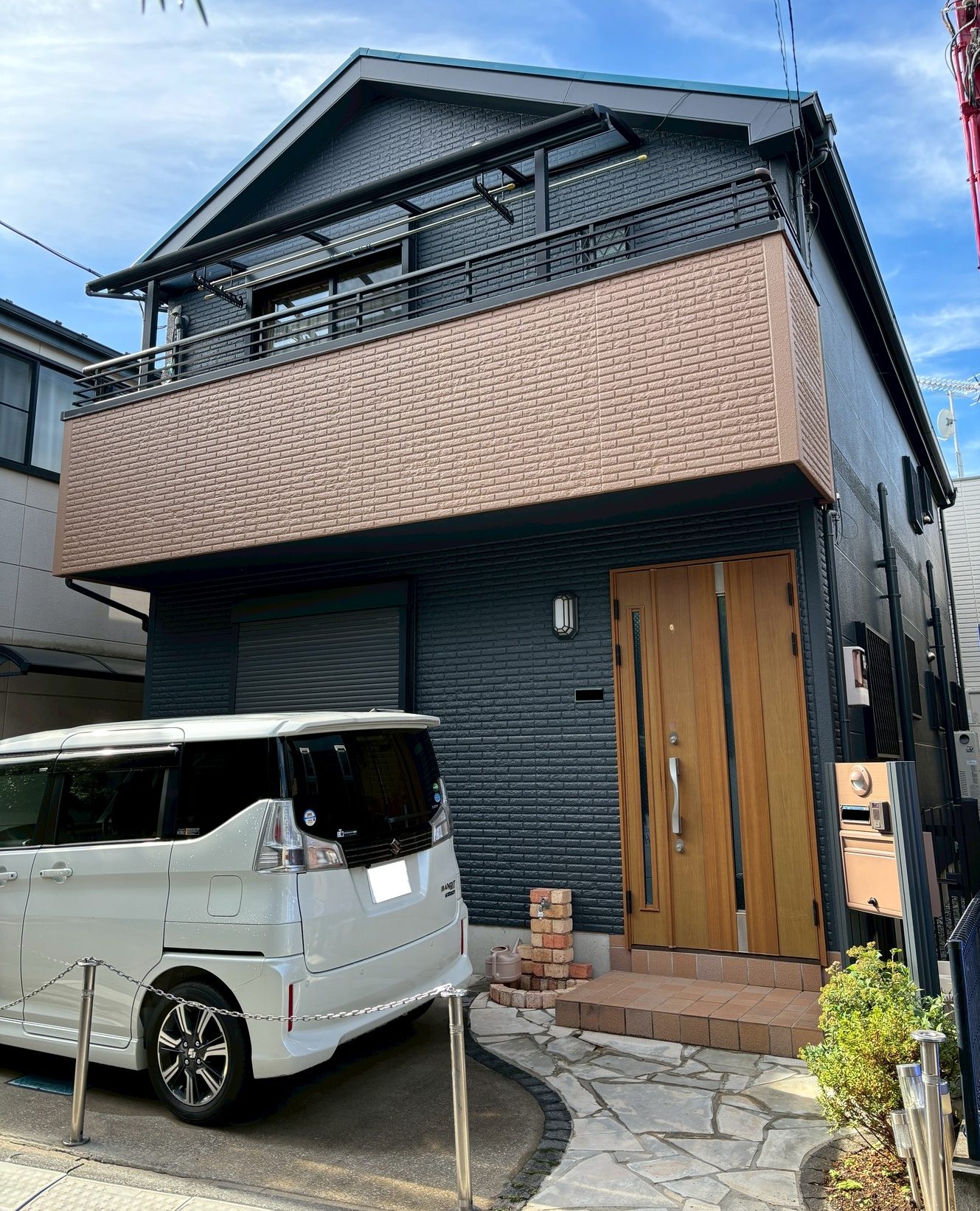 東京都北区(外壁塗装/屋根塗装/ダークグレー/ベージュ)After画像