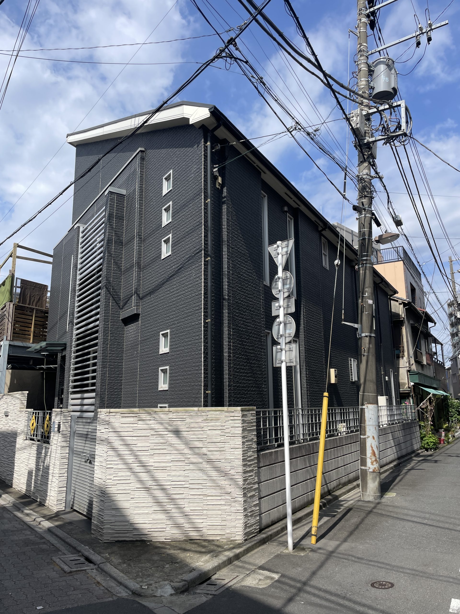東京都荒川区（外壁塗装/屋根塗装/ダークグレー）Before画像