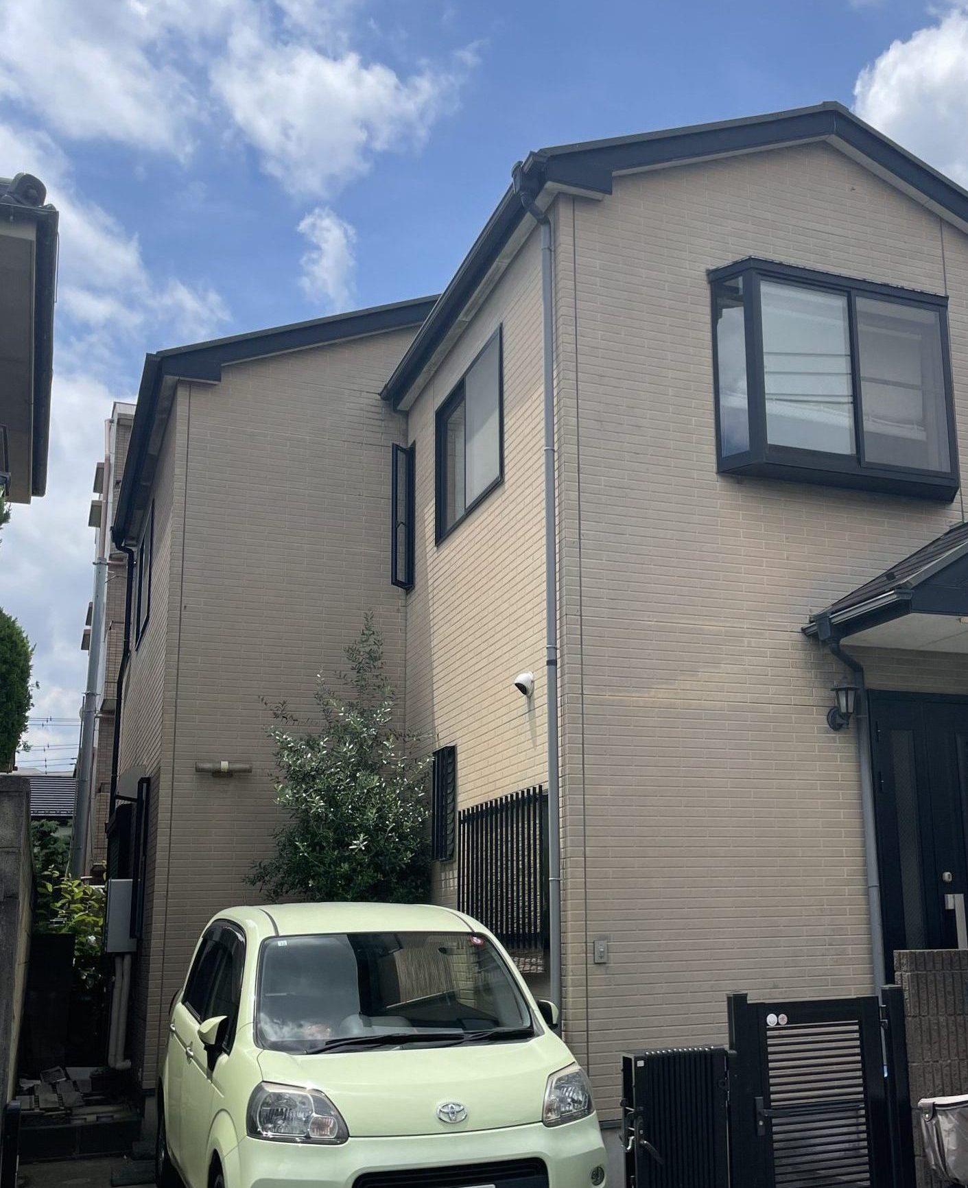 東京都足立区(外壁塗装/屋根塗装/ダークグレー/ホワイト/ツートーン)Before画像