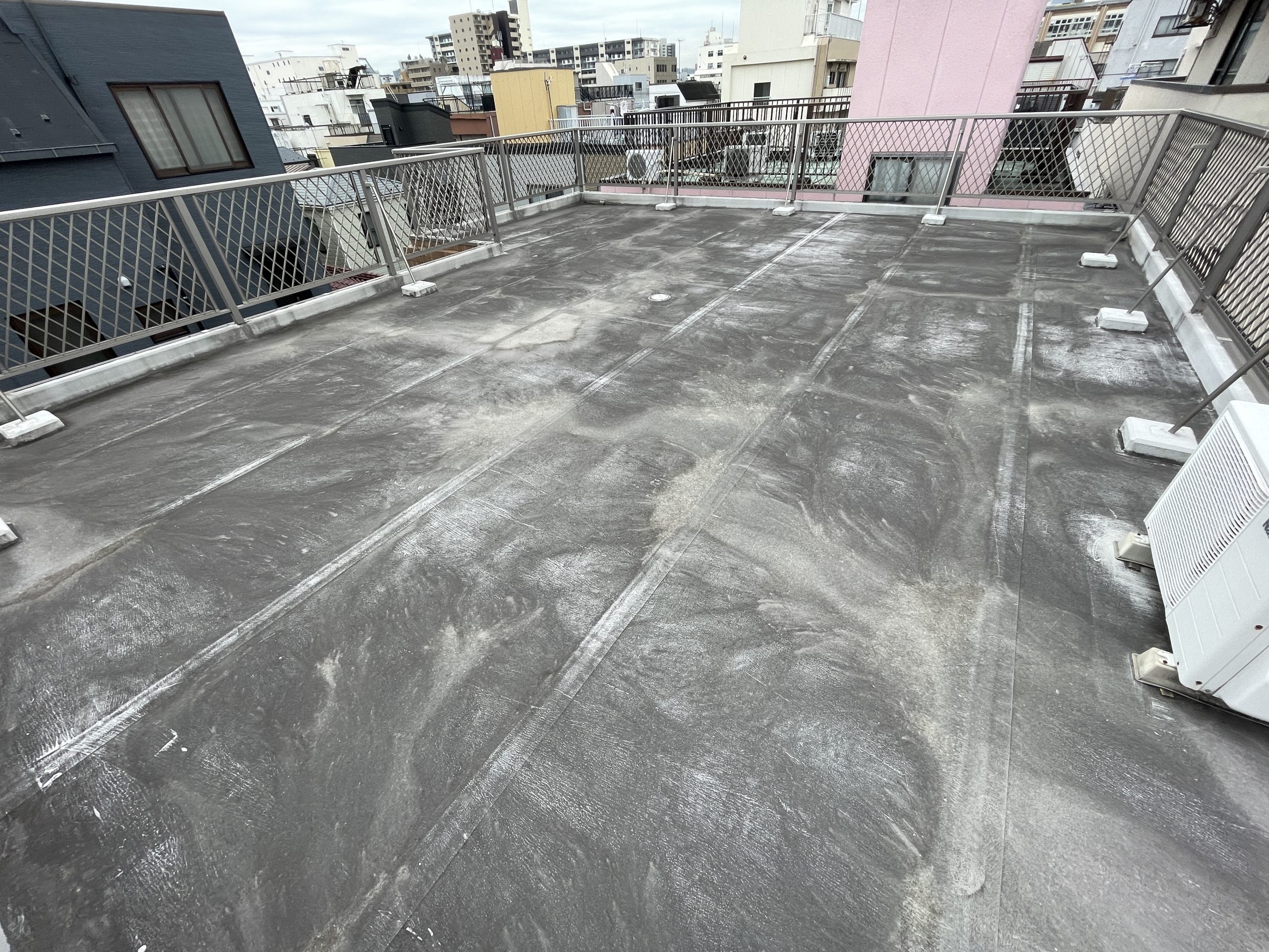 東京都江東区（タイル撥水塗装/塩ビシートトップコート）Before画像