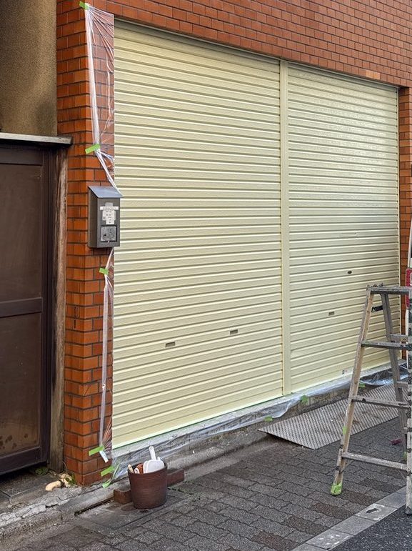 東京都荒川区（シャッター塗装/アイボリー）After画像