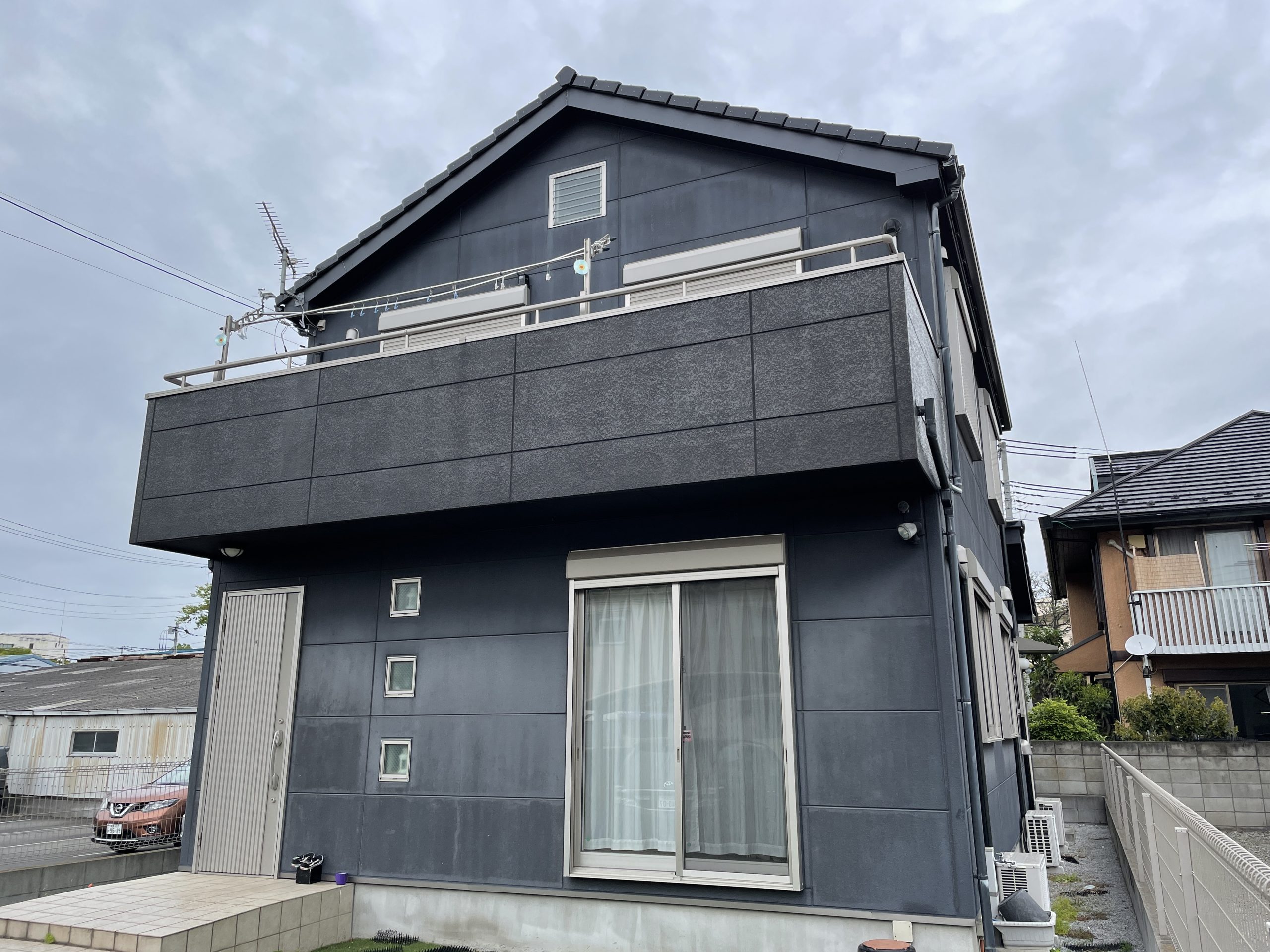 東京都足立区（外壁塗装/ブラック/ダークグレー/ツートーン）Before画像