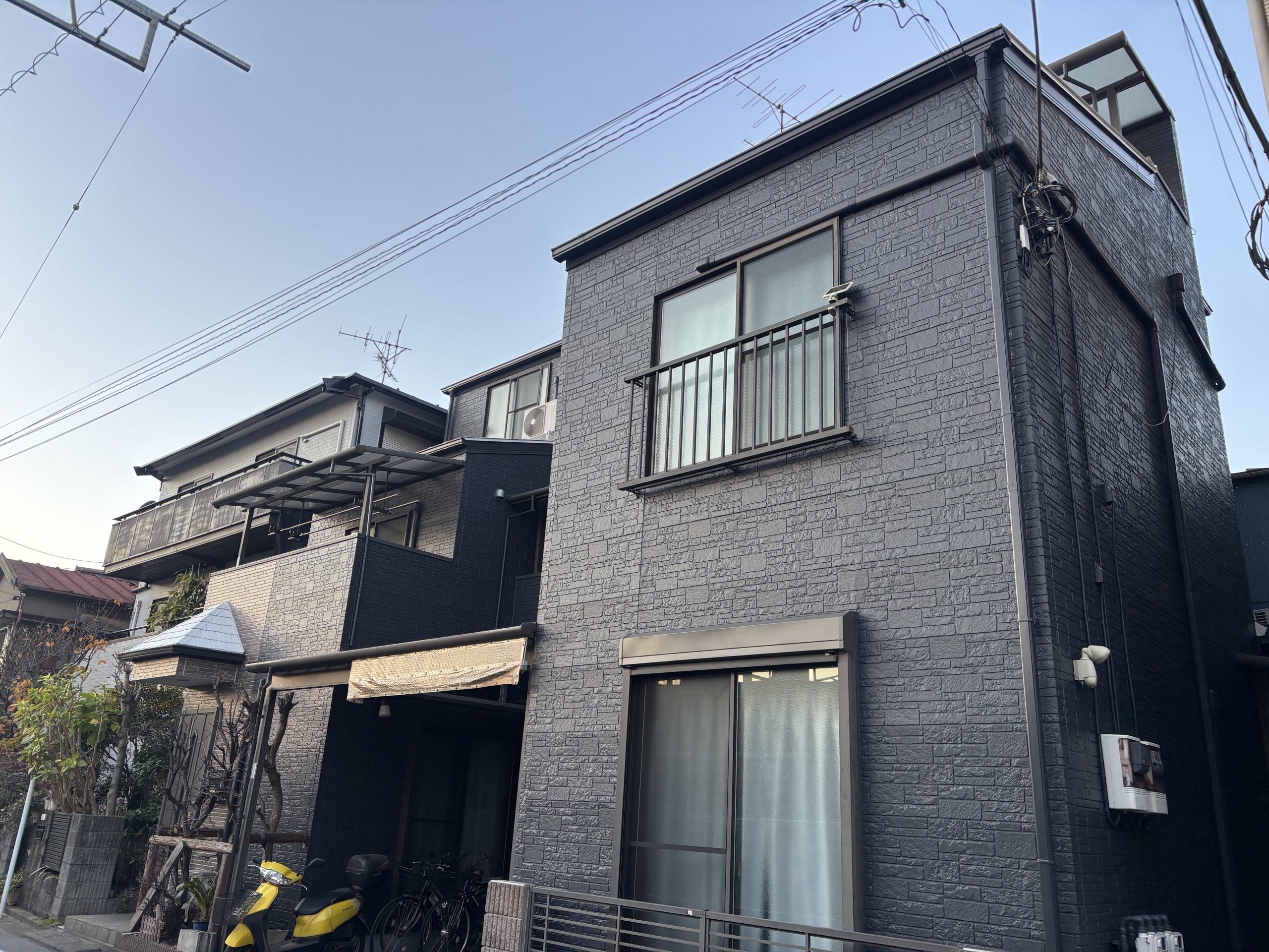 東京都荒川区（外壁塗装/屋根塗装/ダークグレー/クリヤー/ツートーン）After画像
