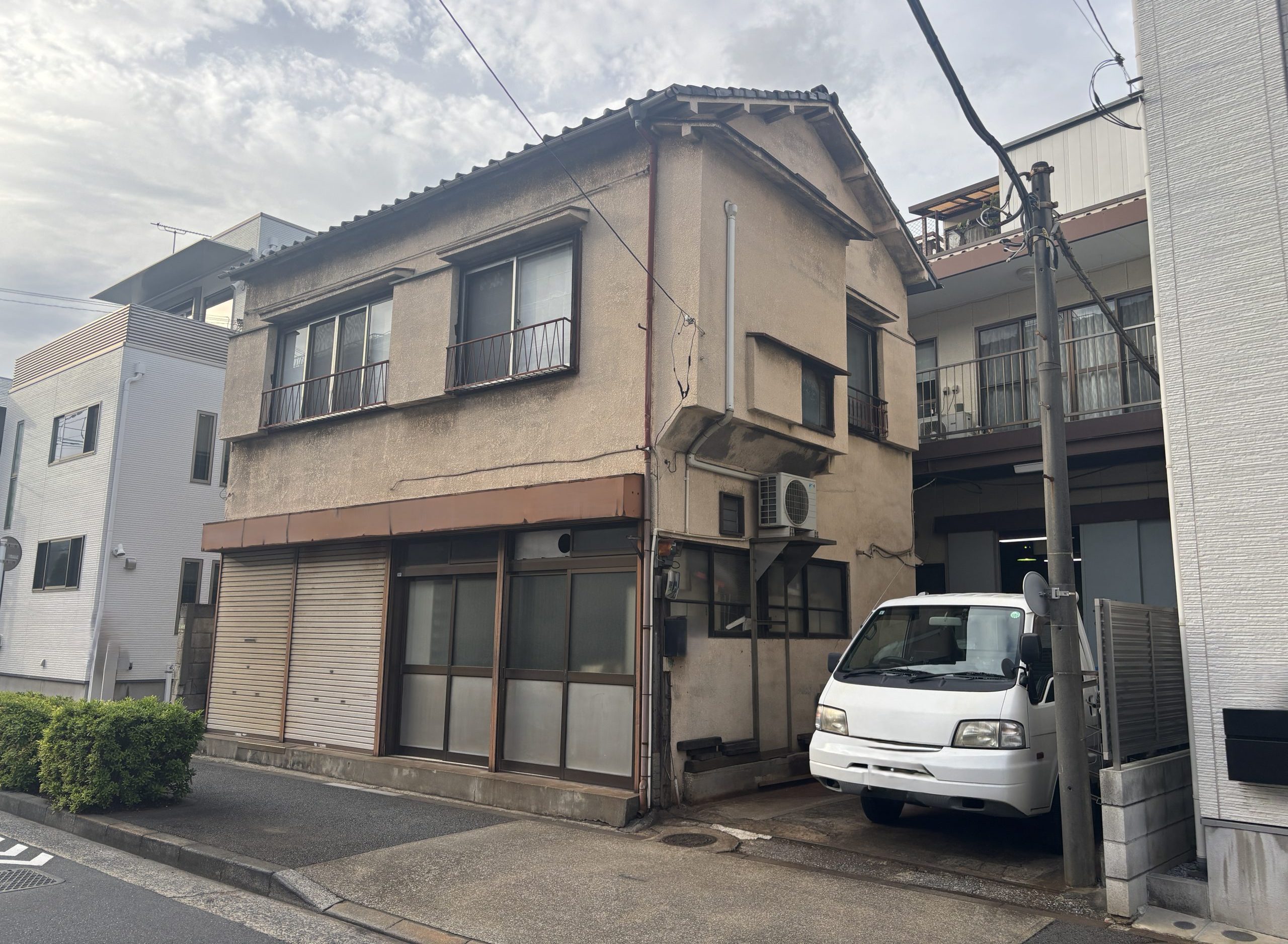 東京都足立区（外壁塗装/屋根カバー/ライトグレー/ブラウン）Before画像