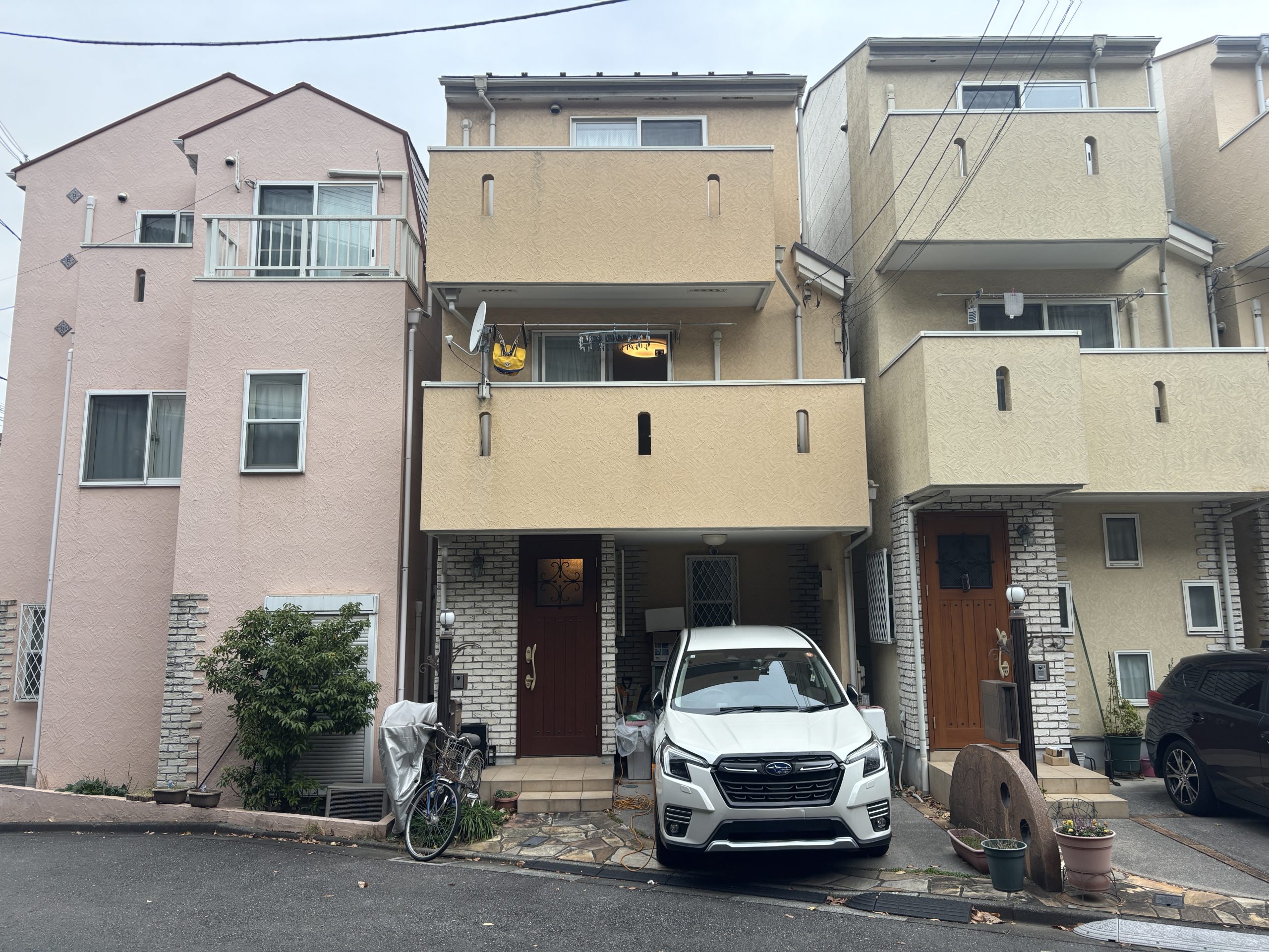 東京都北区（外壁塗装/屋根塗装/アイボリー/レッド）Before画像