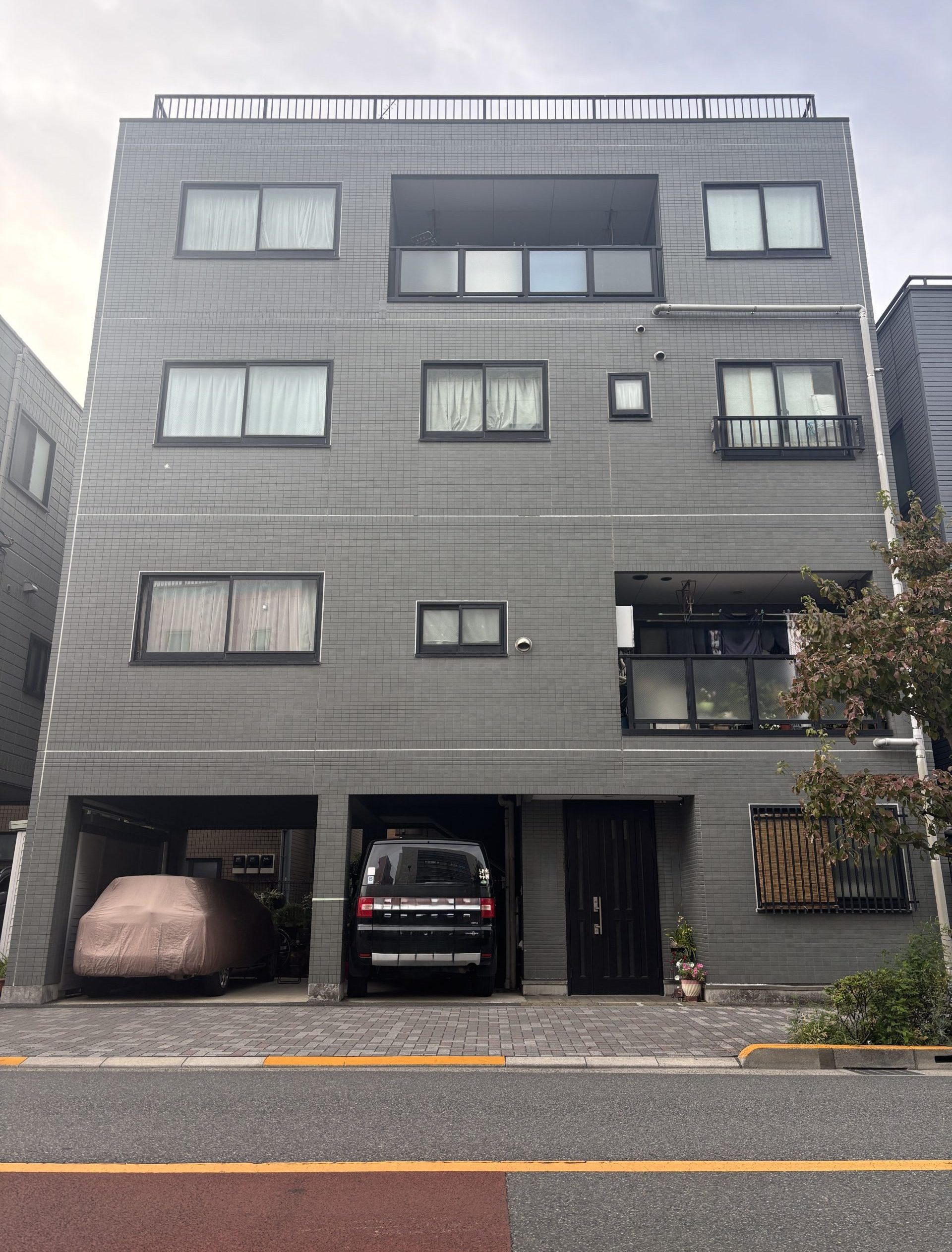 東京都荒川区（大規模修繕工事/屋上防水/タイル張り替え/グレー）Before画像