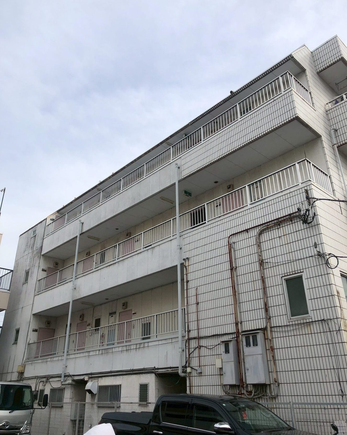 東京都足立区（外壁塗装/屋上防水/グレー/ホワイト）Before画像