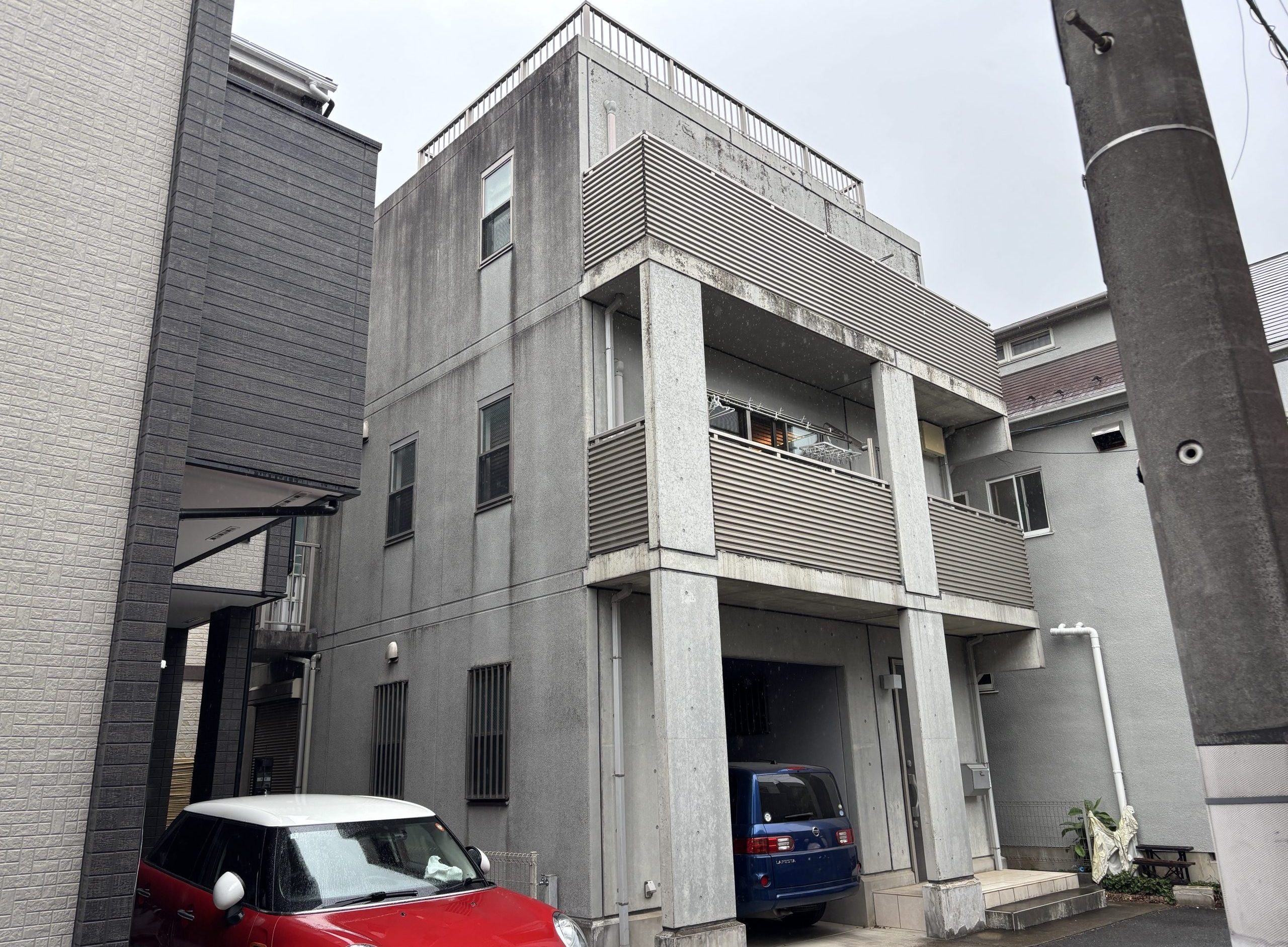東京都中野区 (外壁塗装/屋上防水/打ち放しコンクリート/ライトグレー)Before画像