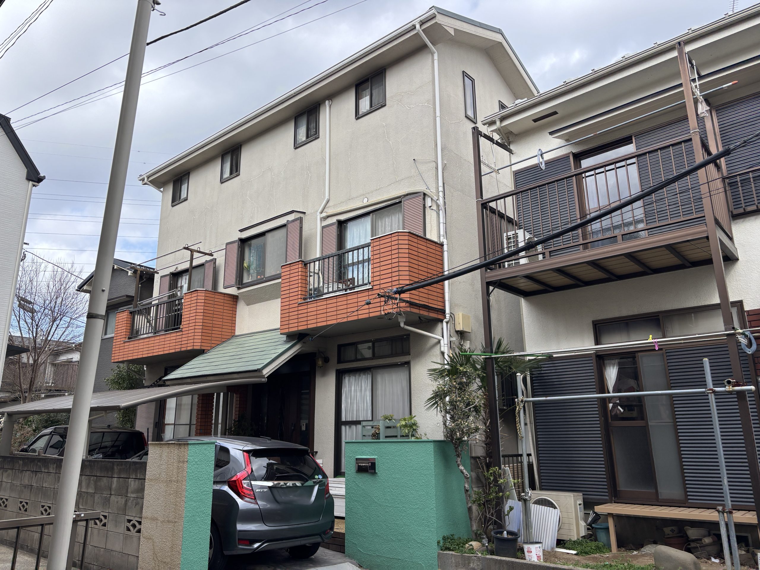 (東京都足立区/外壁塗装/屋根塗装/アイボリー/ブラウン/グリーン)Before画像